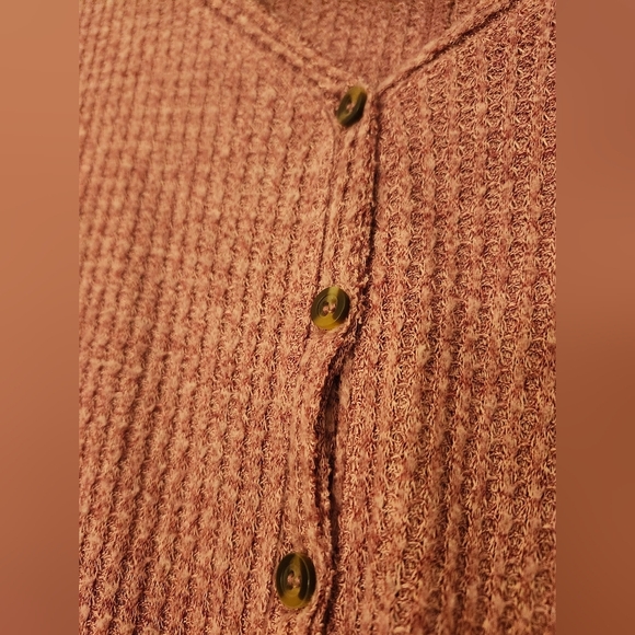 Urban Outfitters Cozy Waffle Knit Button-Up Oversized Small EUC - Picture 6 of 9